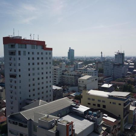 Aerotel Smile Losari Makassar Exterior photo