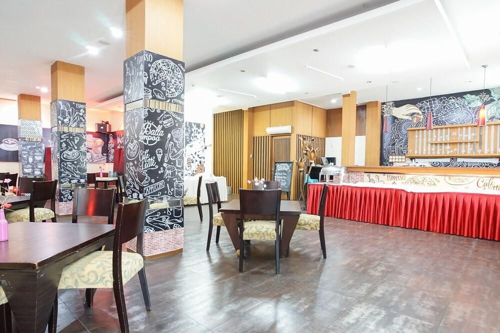 Aerotel Smile Losari Makassar Exterior photo