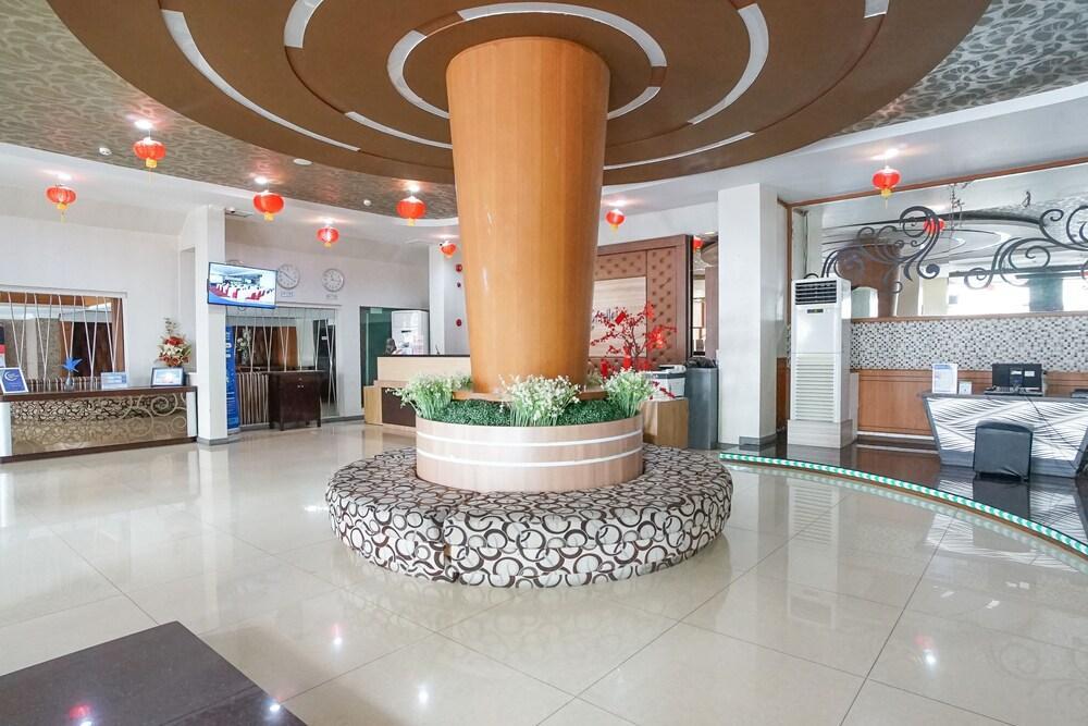 Aerotel Smile Losari Makassar Exterior photo