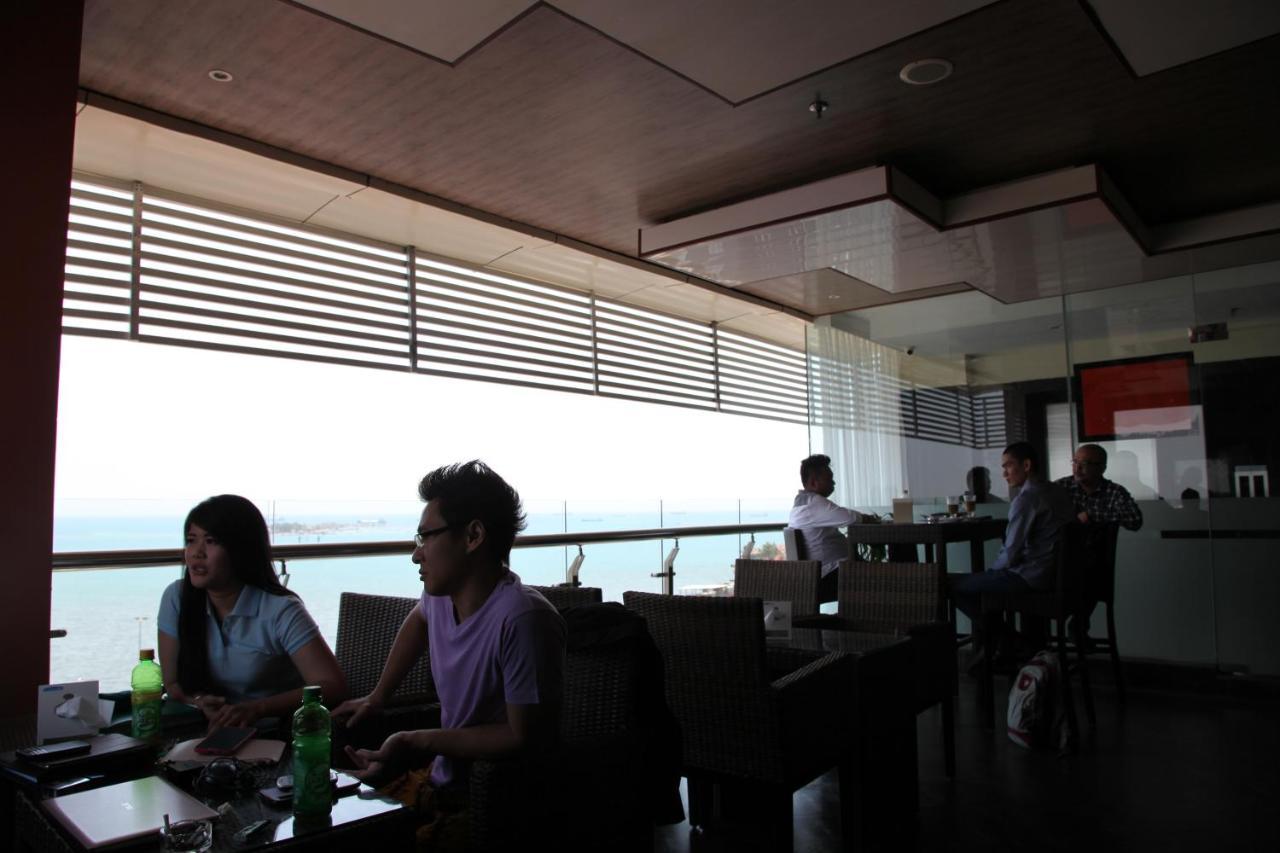 Aerotel Smile Losari Makassar Exterior photo