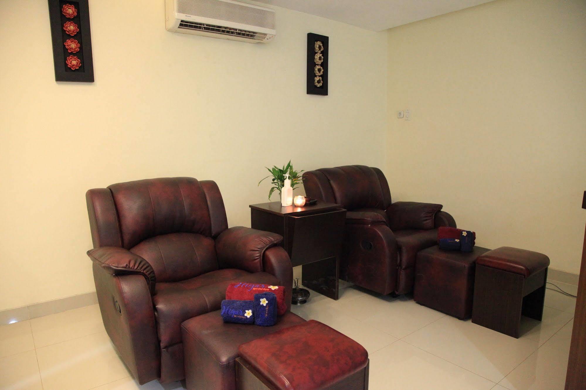 Aerotel Smile Losari Makassar Exterior photo