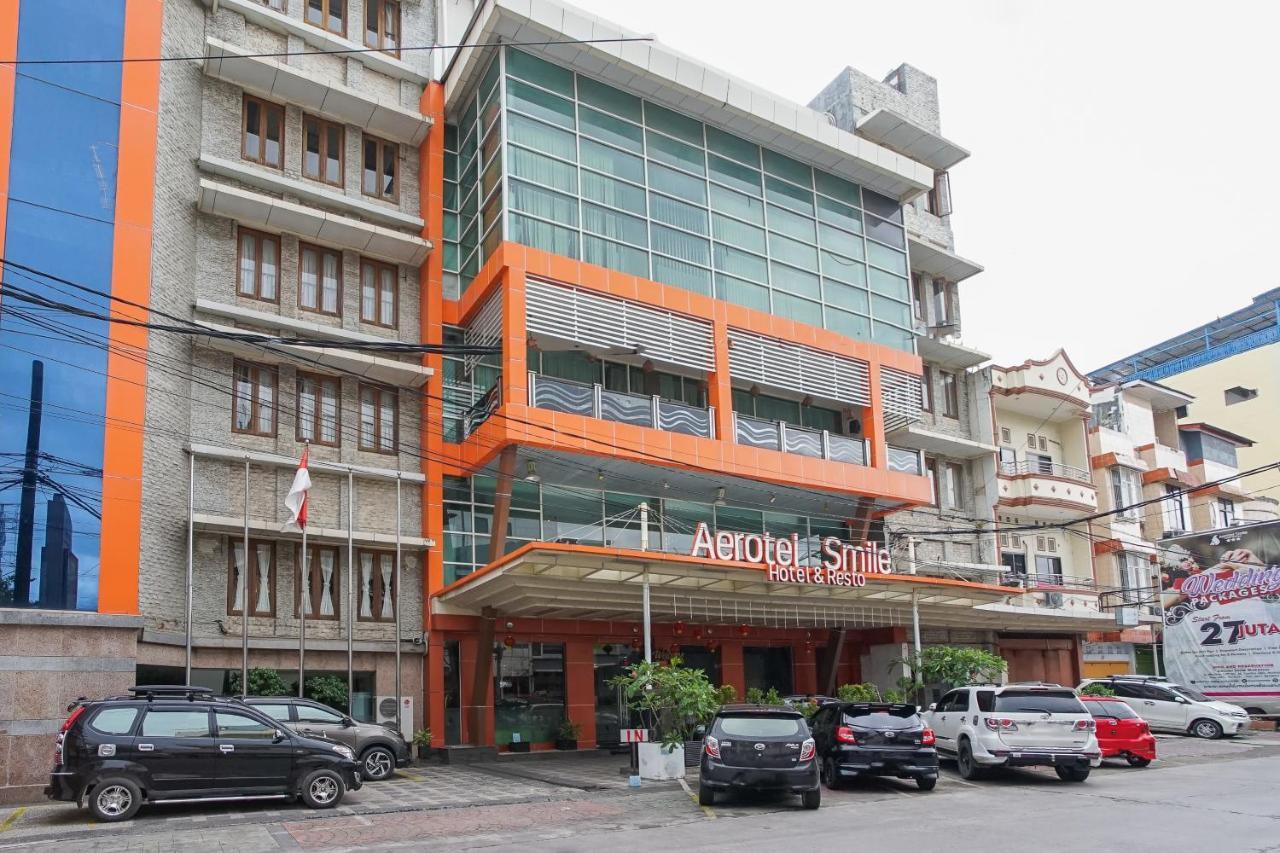 Aerotel Smile Losari Makassar Exterior photo